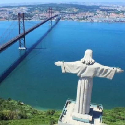 Cacilhas Riverside Lisbon Apartment *