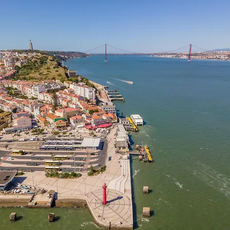 Cacilhas Riverside Lisbon *